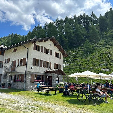 Hotel Ristorante Lagrev Малоя Екстериор снимка